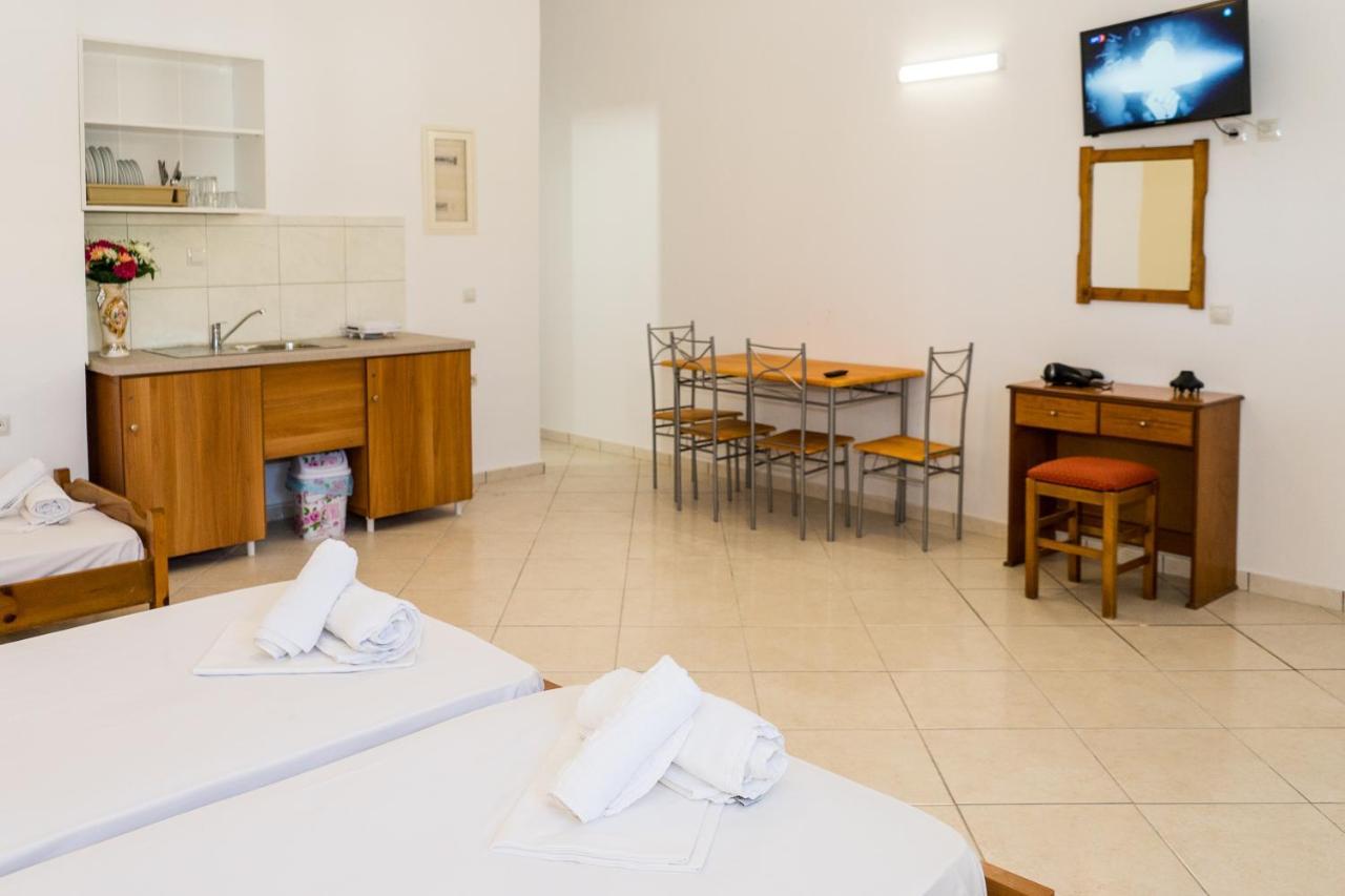 Laganas Strip Mall Apartments Εξωτερικό φωτογραφία
