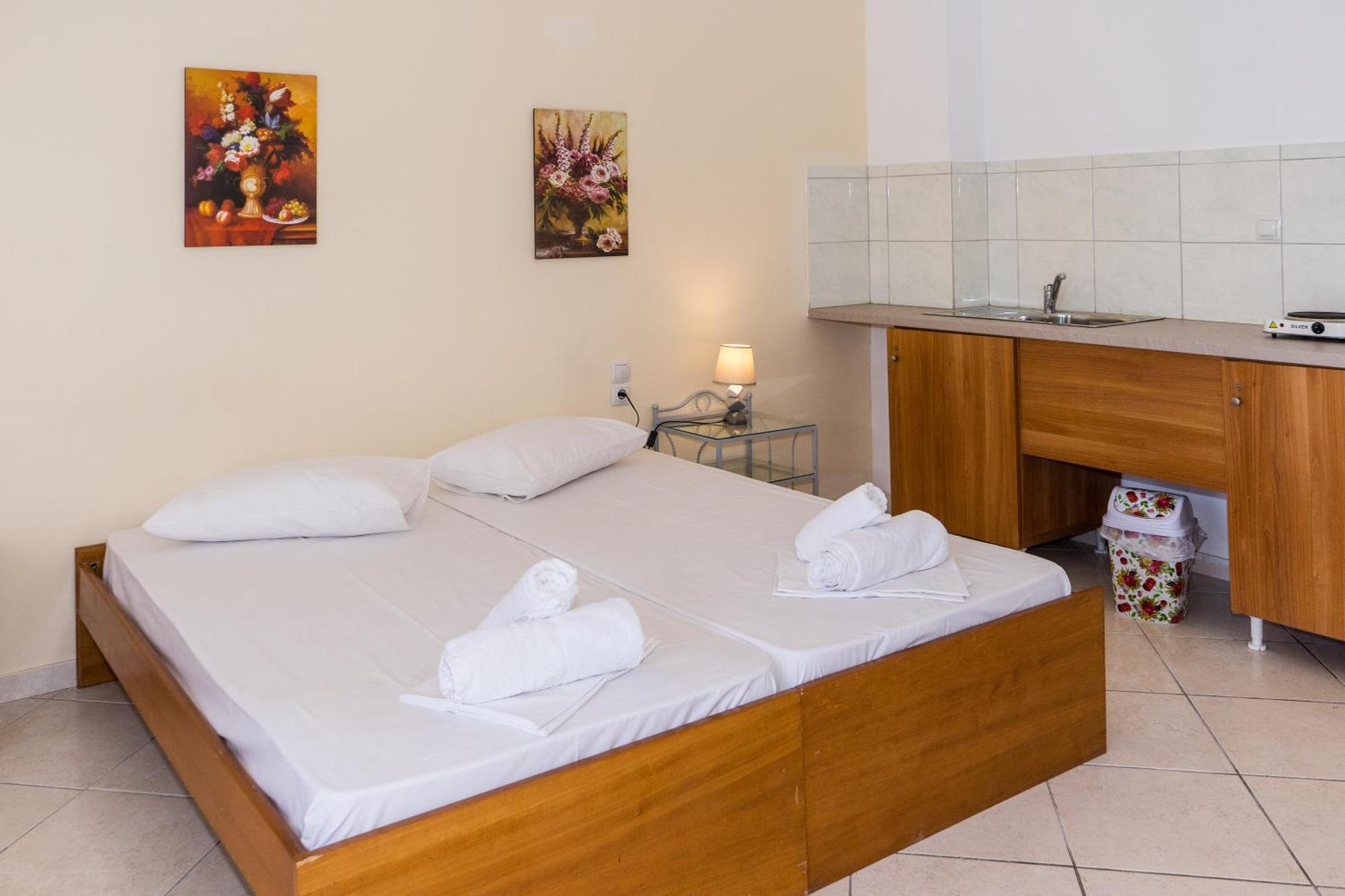 Laganas Strip Mall Apartments Εξωτερικό φωτογραφία