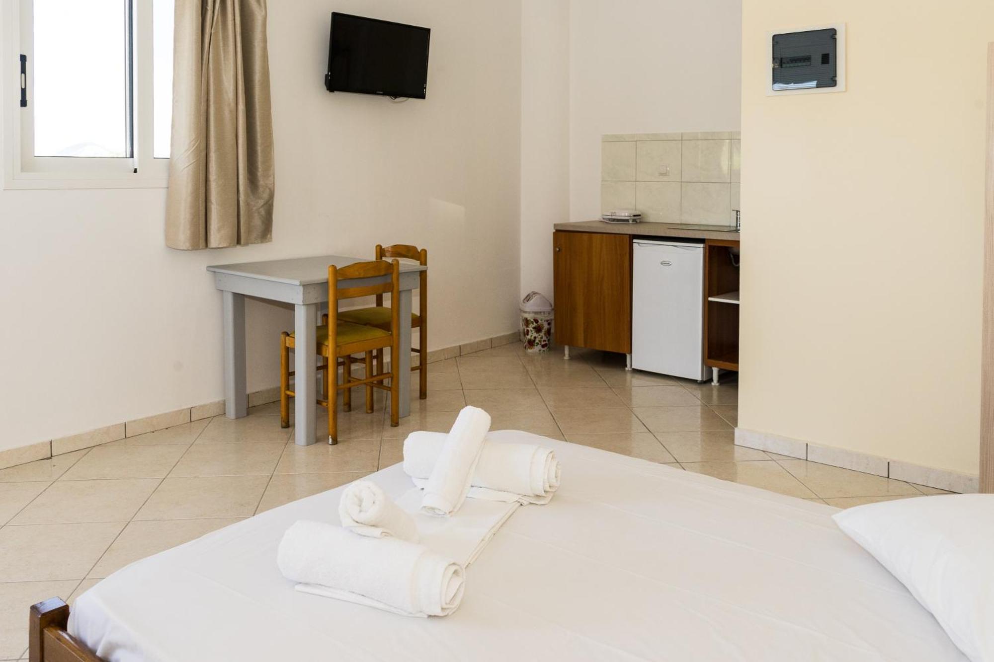 Laganas Strip Mall Apartments Εξωτερικό φωτογραφία